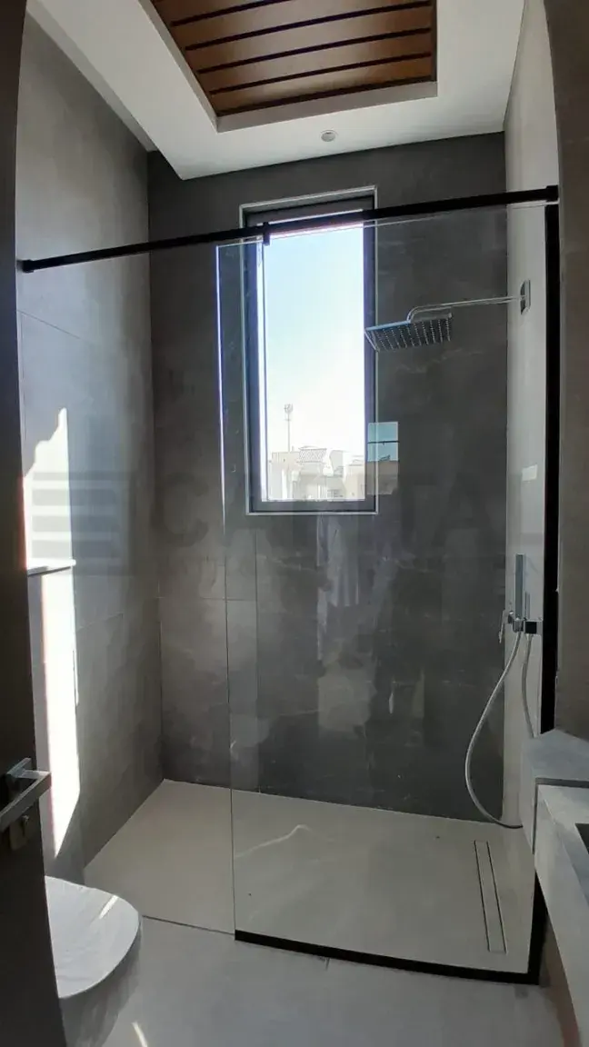 Fixed Glass