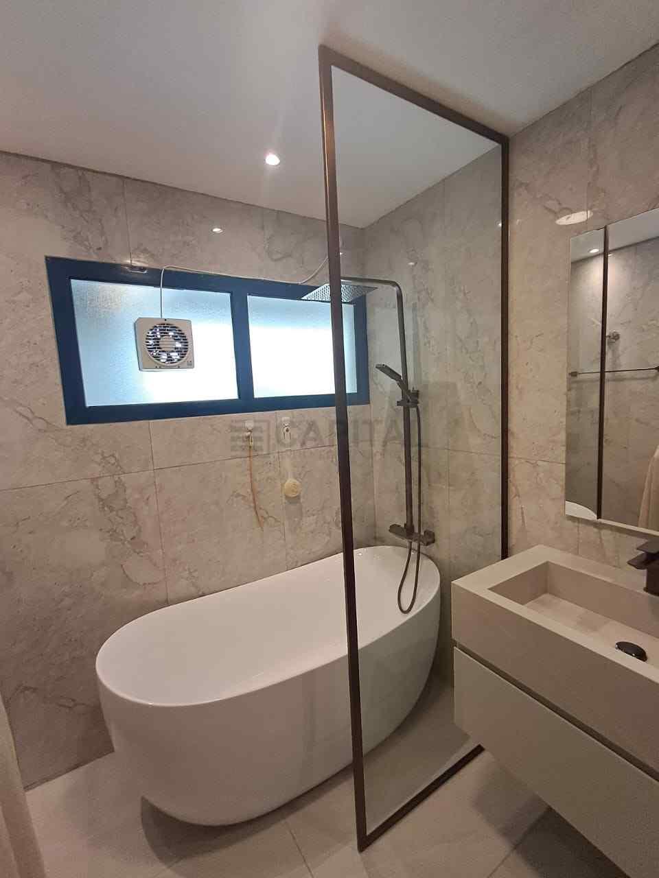 Fixed Glass